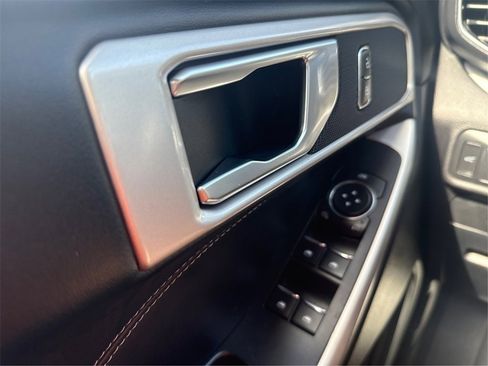 Certified 2022 Ford Explorer XLT w/ Equipment Group 202A image 24