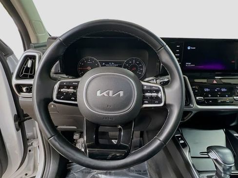 Certified 2022 Kia Sorento S w/ Panoramic Sunroof Package image 11