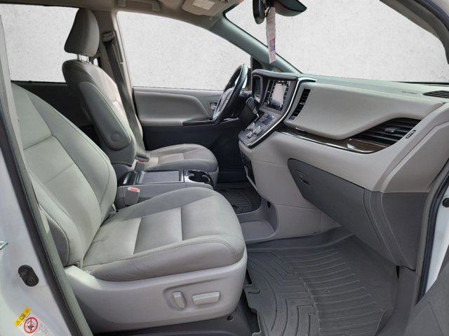 Used 2019 Toyota Sienna XLE w/ XLE Navigation Package FWD image 25