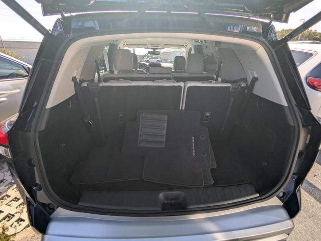 Used 2022 Nissan Pathfinder SL AWD/4WD image 9