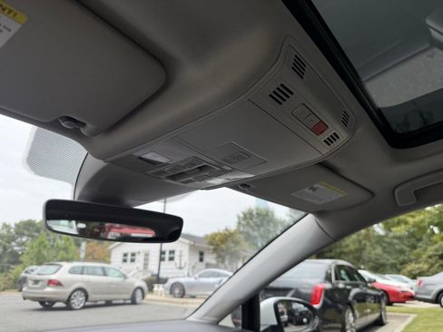 Used 2019 Volkswagen Golf SE image 37