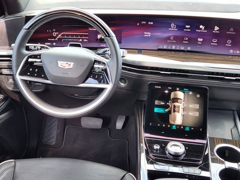 Certified 2025 Cadillac Escalade Premium Luxury w/ Touring Package AWD/4WD image 10