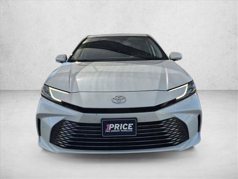 Used 2026 Toyota Camry XLE AWD/4WD image 2