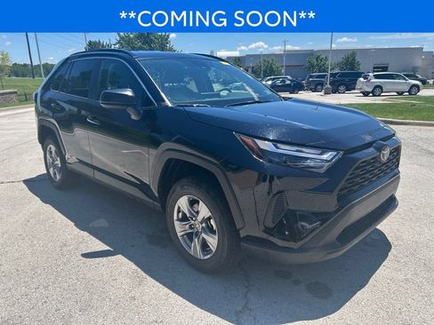 Used 2025 Toyota RAV4 LE AWD/4WD image 3