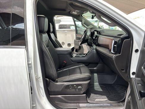 Used 2024 GMC Sierra 2500 Denali w/ Technology Package AWD/4WD image 16