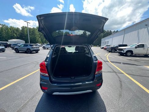 Used 2022 Chevrolet Trax LT w/ LT Convenience Package AWD/4WD image 12