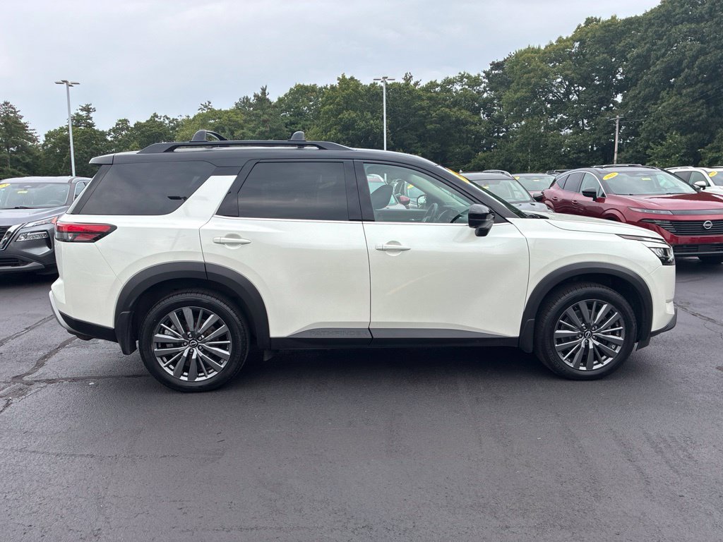Certified 2024 Nissan Pathfinder SL w/ SL Premium Package AWD/4WD image 8
