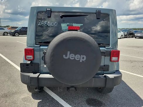 Used 2014 Jeep Wrangler Unlimited Sahara w/ Connectivity Group AWD/4WD image 4