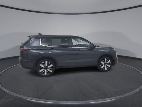 Used 2025 Mitsubishi Outlander SE AWD/4WD image 17