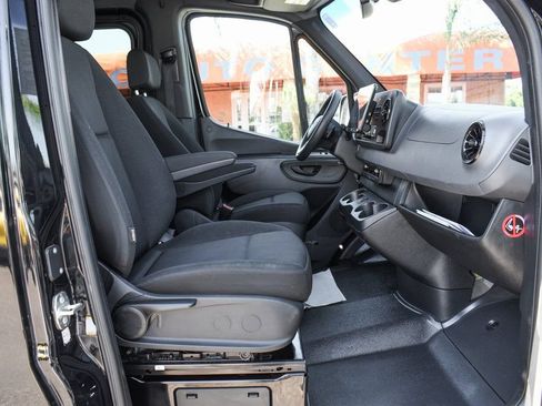Used 2021 Mercedes-Benz Sprinter 2500 image 42