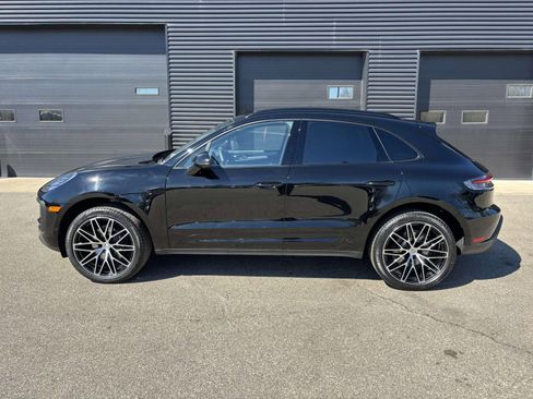 New 2026 Porsche Macan image 2