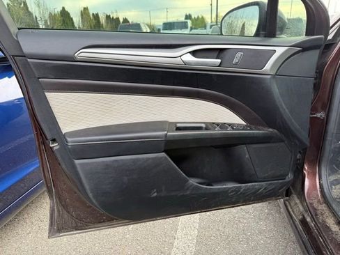 Used 2019 Ford Fusion SE w/ Equipment Group 151A FWD image 7