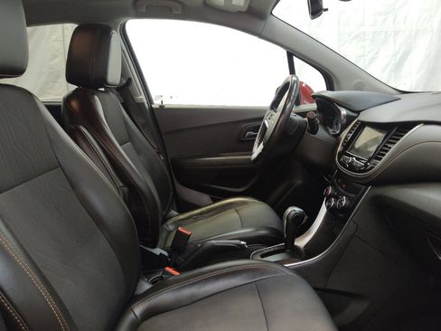 Used 2018 Chevrolet Trax LT w/ LT Convenience Package FWD image 21