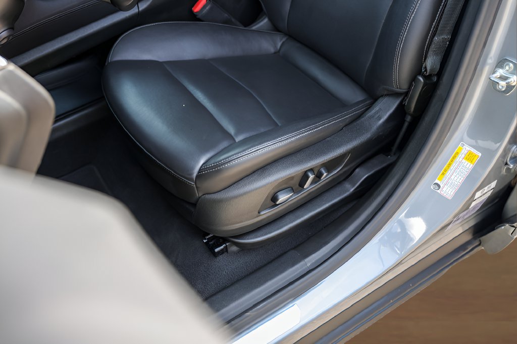 Certified 2025 Cadillac XT6 Premium Luxury FWD image 8