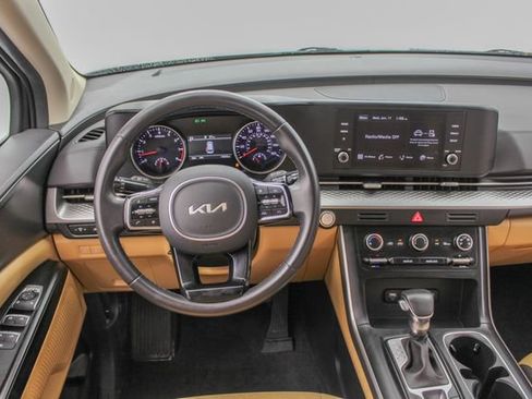 Used 2024 Kia Carnival LX FWD image 23