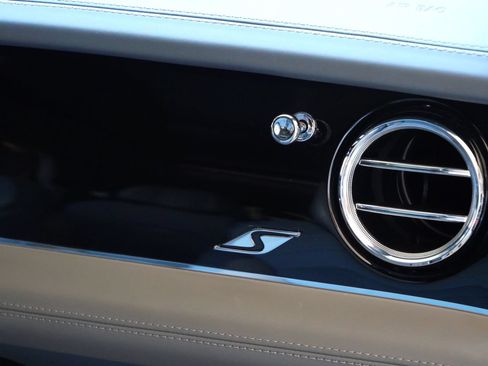 Used 2022 Bentley Bentayga AWD/4WD image 24
