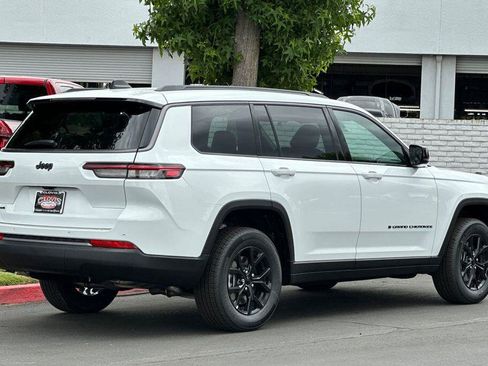 New 2026 Jeep Grand Cherokee L 4WD image 4