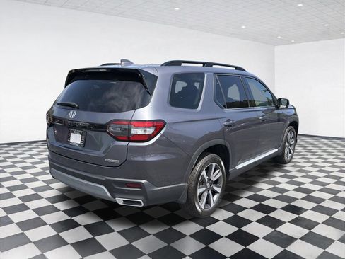 Used 2025 Honda Pilot Touring image 5