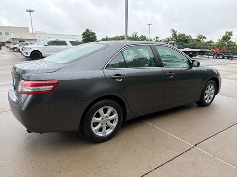 Used 2010 Toyota Camry LE FWD image 5