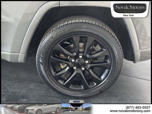 Used 2022 Jeep Grand Cherokee Laredo X AWD/4WD image 6