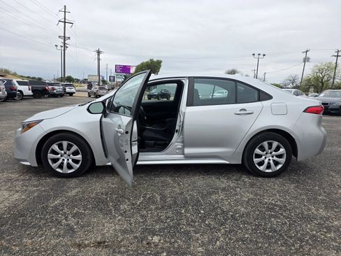 Used 2023 Toyota Corolla LE image 9