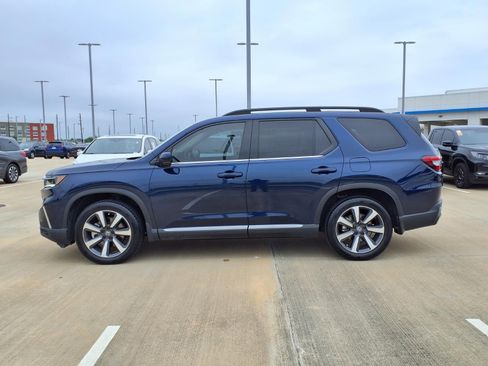 Used 2025 Honda Pilot Touring image 3