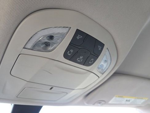 Used 2017 Chrysler Pacifica Touring image 26