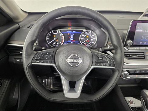 Used 2025 Nissan Altima 2.5 SV FWD image 28