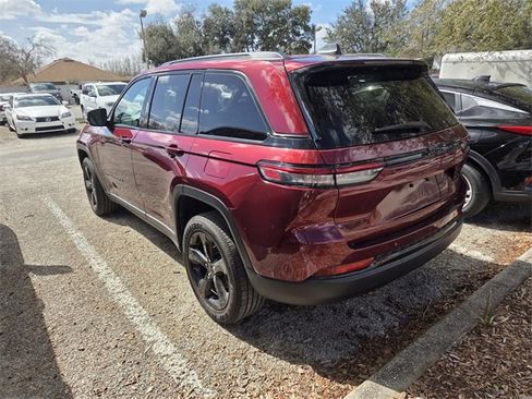 Certified 2025 Jeep Grand Cherokee Altitude image 5