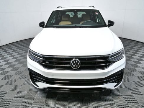 Certified 2023 Volkswagen Tiguan SE R-Line FWD image 38