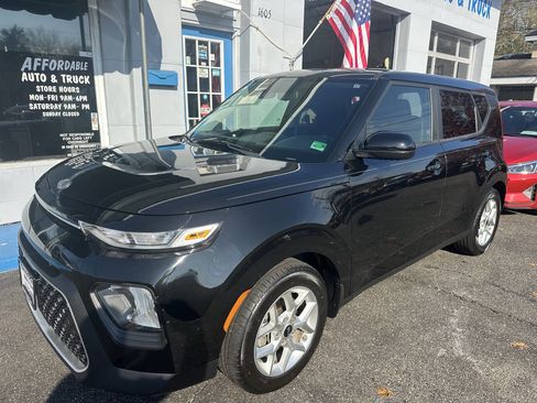 Used 2020 Kia Soul S image 3