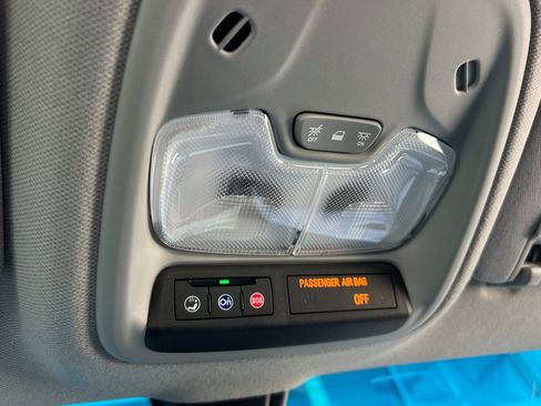 Used 2020 Chevrolet Bolt LT FWD image 25