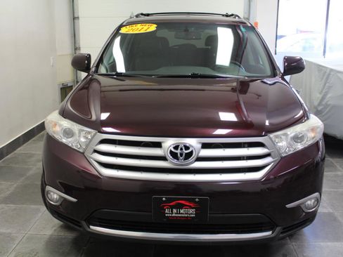 Used 2011 Toyota Highlander SE w/ Convenience Pkg AWD/4WD image 2