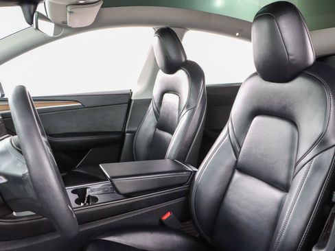 Used 2023 Tesla Model Y Performance image 23