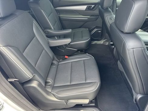 Used 2025 Buick Enclave Preferred AWD/4WD image 15