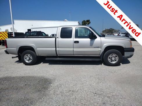 Used 2006 Chevrolet Silverado 2500 LT w/ Heavy-Duty Power Package image 6