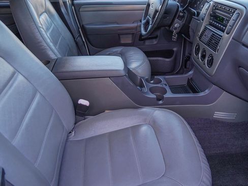 Used 2005 Ford Explorer Sport XLT image 36