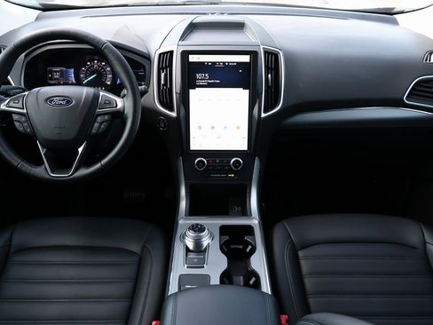 Used 2022 Ford Edge SEL w/ Convenience Package image 2