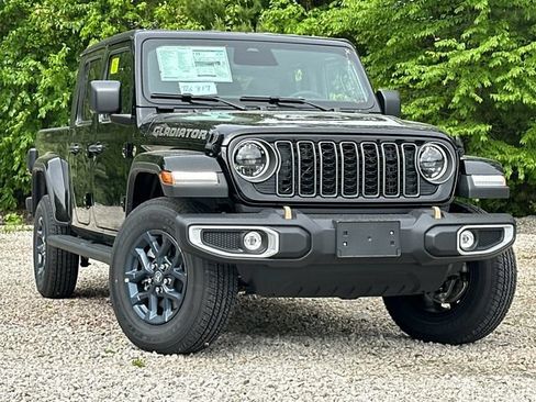New 2026 Jeep Gladiator Overland AWD/4WD image 2