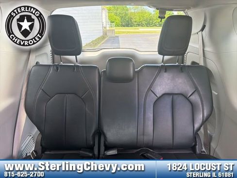 Used 2024 Chrysler Pacifica Touring-L FWD image 16