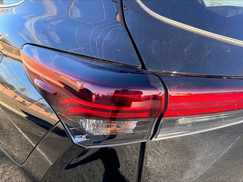 Used 2024 Toyota Highlander LE image 24