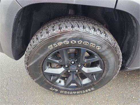Used 2018 Jeep Cherokee Trailhawk AWD/4WD image 8