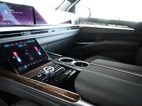 Used 2025 Cadillac Escalade Sport Platinum image 36