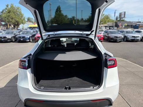 Used 2023 Tesla Model Y Long Range AWD/4WD image 8