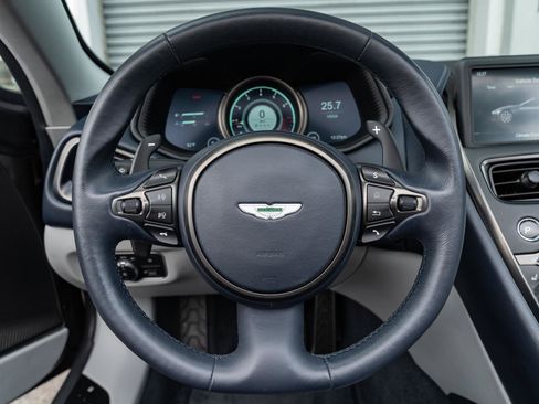 Used 2020 Aston Martin DB11 Volante RWD image 17