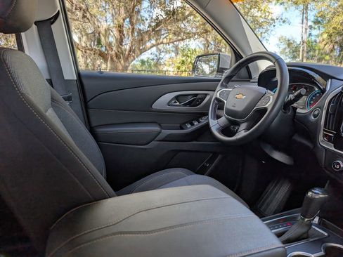 Used 2019 Chevrolet Traverse LT image 12