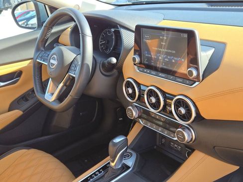 Used 2025 Nissan Sentra SV w/ SV Premium Package image 7