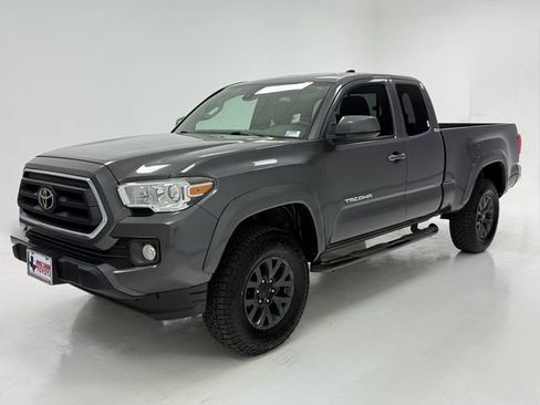 Used 2022 Toyota Tacoma SR5 w/ SR5 Appearance Package (SM) AWD/4WD image 5