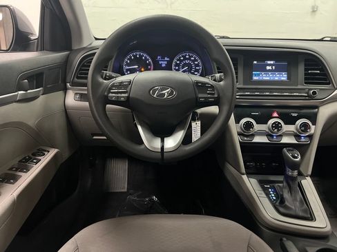 Used 2019 Hyundai Elantra SE FWD image 15