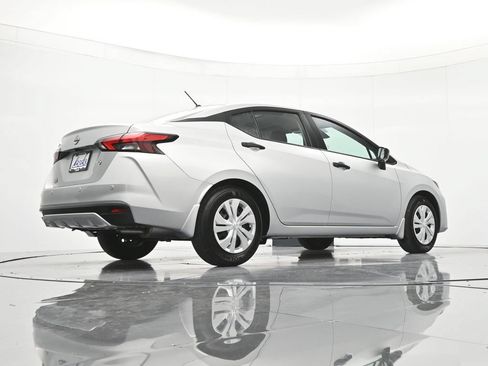 Used 2025 Nissan Versa S FWD image 40
